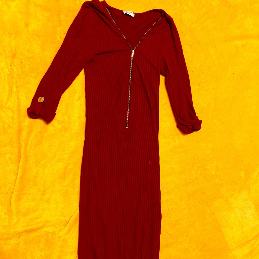 Burgundy midi dress with gold zipper in front